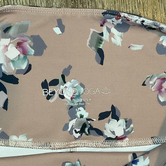 Beyond Yoga Olympus High Waisted Midi Leggings Impressionist Floral Blush Medium - Picture 7 of 8